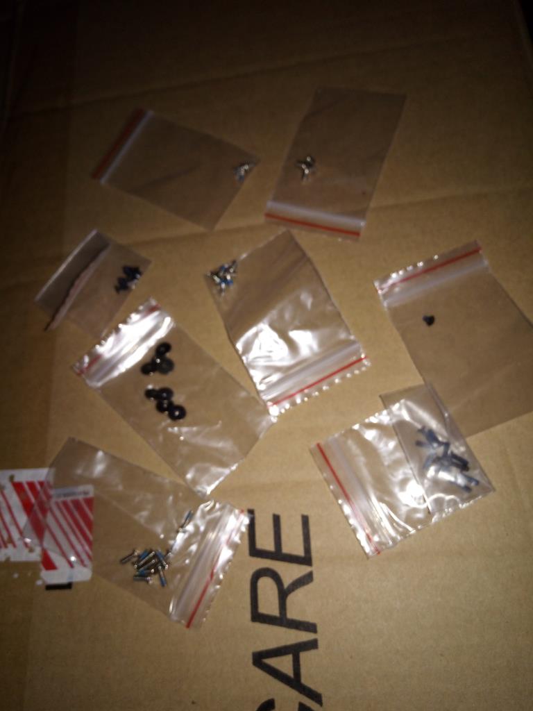 Lenovo Flex 3-1570 / ideapad Yoga 500-15IBD Screw Pack W Flex3-1570 5S10H91187
